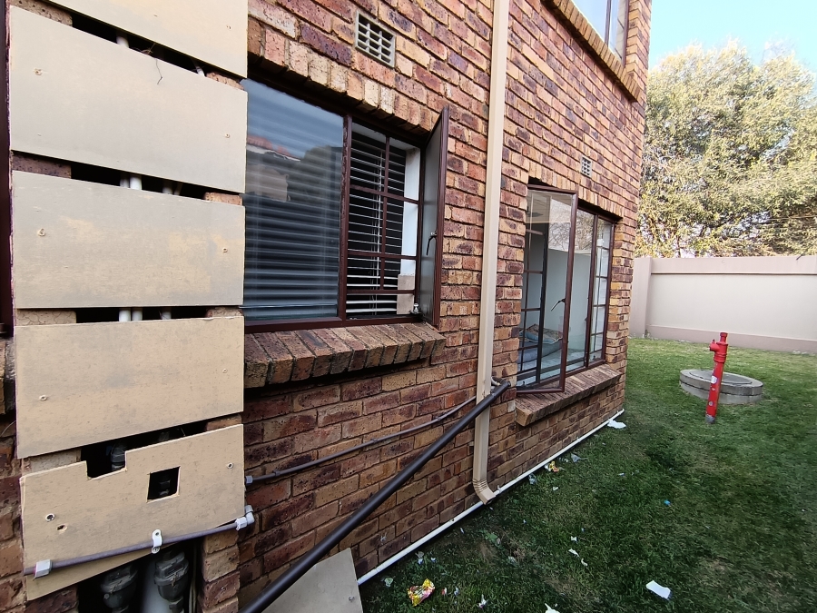 2 Bedroom Property for Sale in Sonneveld Gauteng
