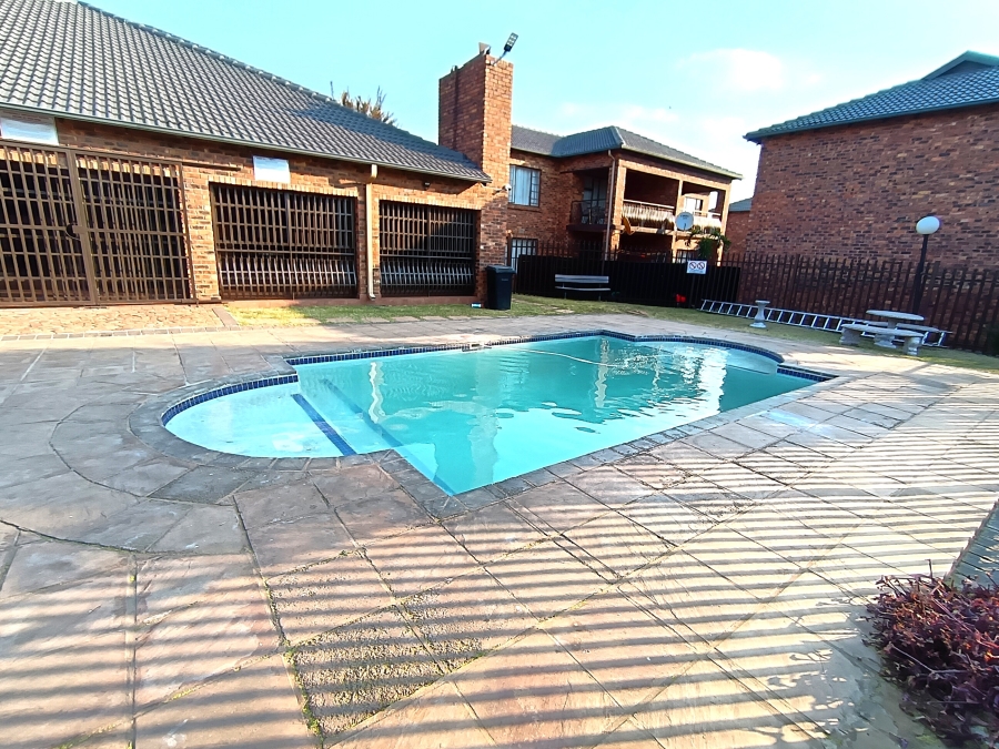 2 Bedroom Property for Sale in Sonneveld Gauteng