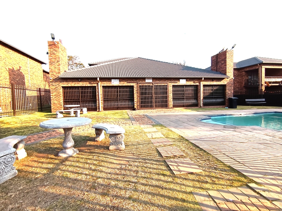 2 Bedroom Property for Sale in Sonneveld Gauteng