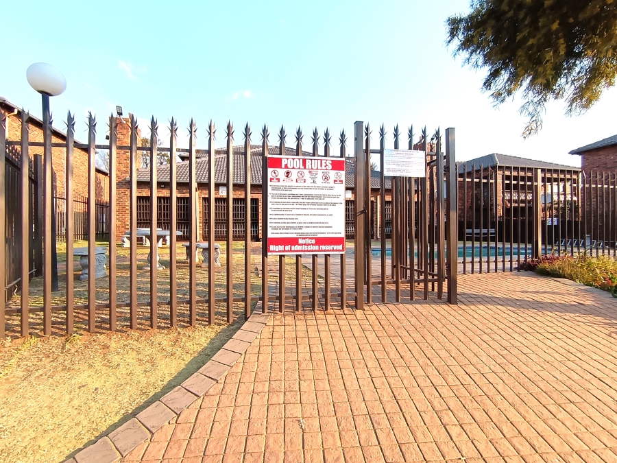 2 Bedroom Property for Sale in Sonneveld Gauteng