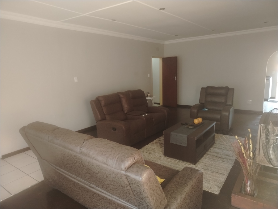 To Let 3 Bedroom Property for Rent in Selcourt Gauteng