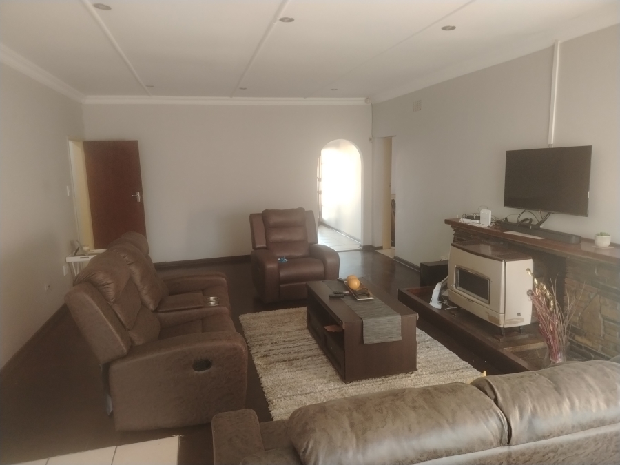 To Let 3 Bedroom Property for Rent in Selcourt Gauteng
