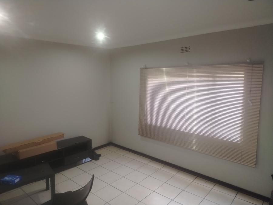 To Let 3 Bedroom Property for Rent in Selcourt Gauteng