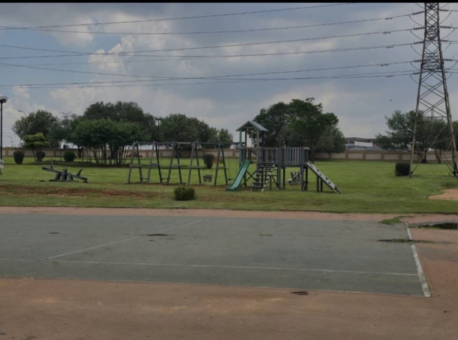 1 Bedroom Property for Sale in Mondeor Gauteng