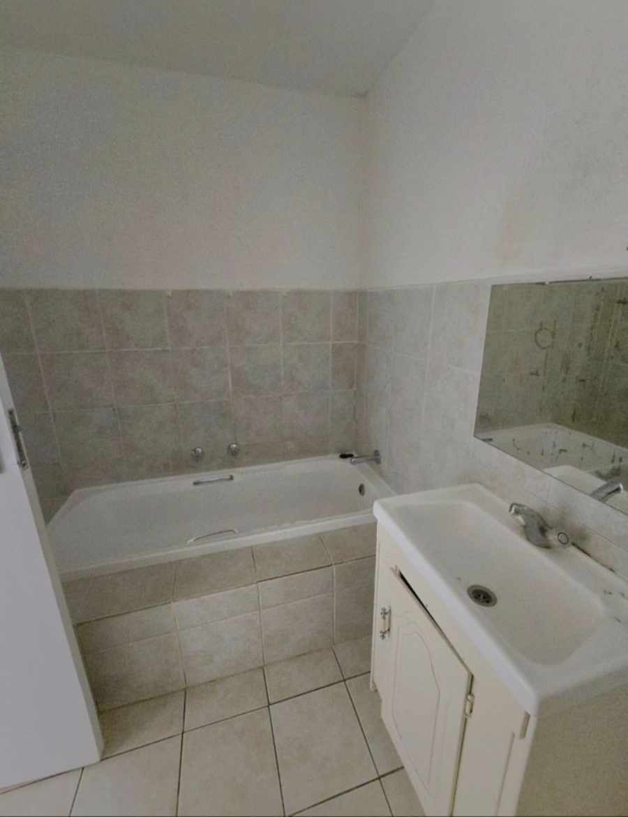 1 Bedroom Property for Sale in Mondeor Gauteng