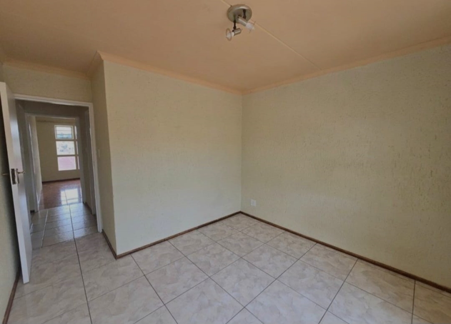 1 Bedroom Property for Sale in Mondeor Gauteng