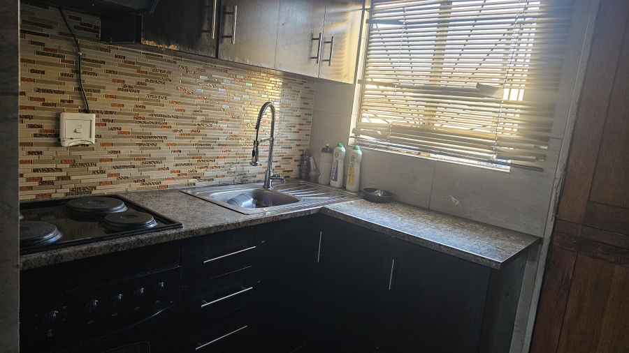2 Bedroom Property for Sale in Daveyton Gauteng