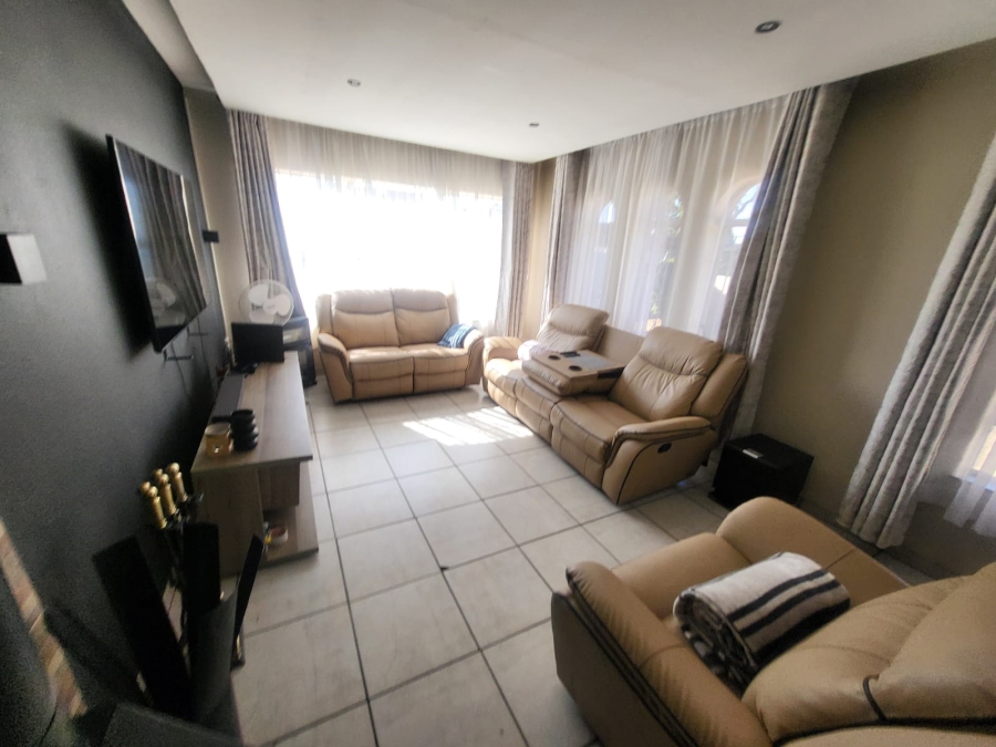 3 Bedroom Property for Sale in Roseacre Gauteng
