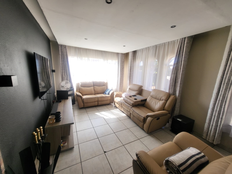 3 Bedroom Property for Sale in Roseacre Gauteng