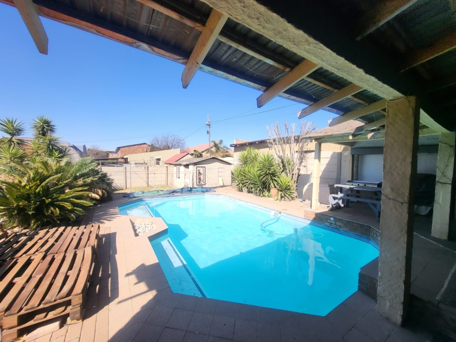 3 Bedroom Property for Sale in Roseacre Gauteng