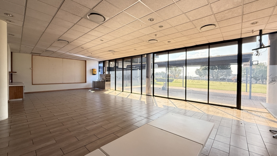 To Let Commercial Property for Rent in Randjespark Gauteng