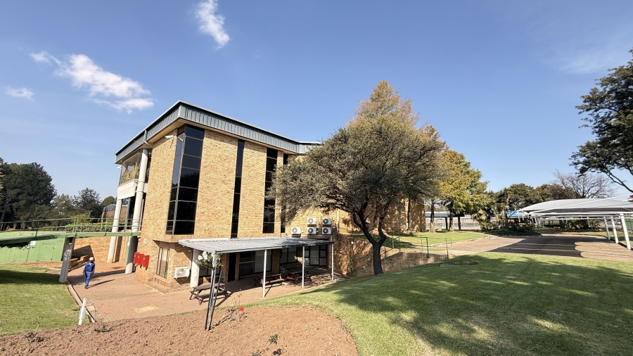 To Let Commercial Property for Rent in Randjespark Gauteng