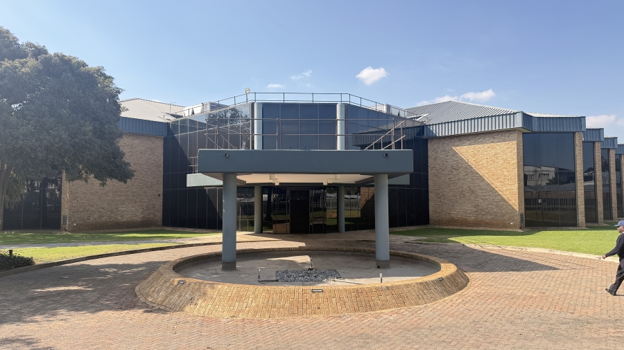 To Let Commercial Property for Rent in Randjespark Gauteng