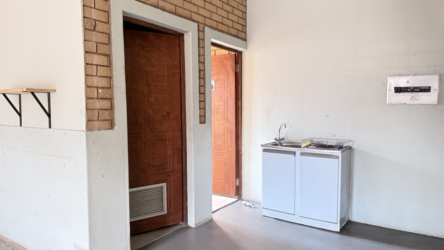 To Let Commercial Property for Rent in Sunderland Ridge Gauteng