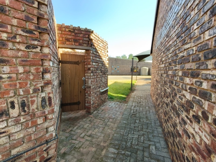 To Let 1 Bedroom Property for Rent in Unitas Park Gauteng