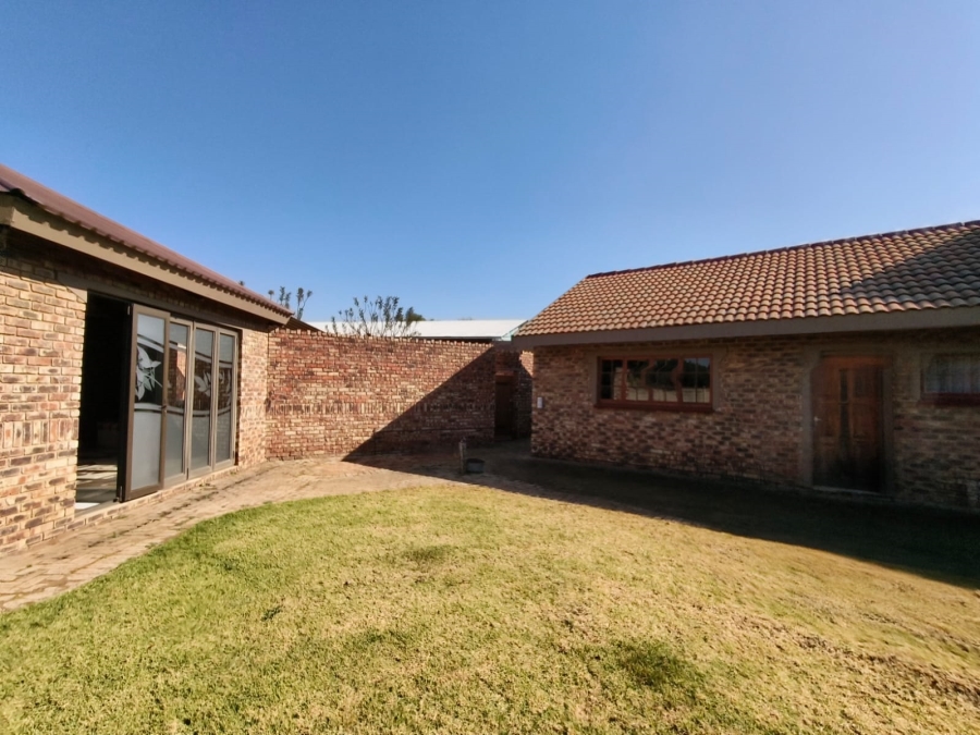 To Let 1 Bedroom Property for Rent in Unitas Park Gauteng