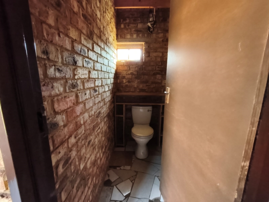 To Let 1 Bedroom Property for Rent in Unitas Park Gauteng