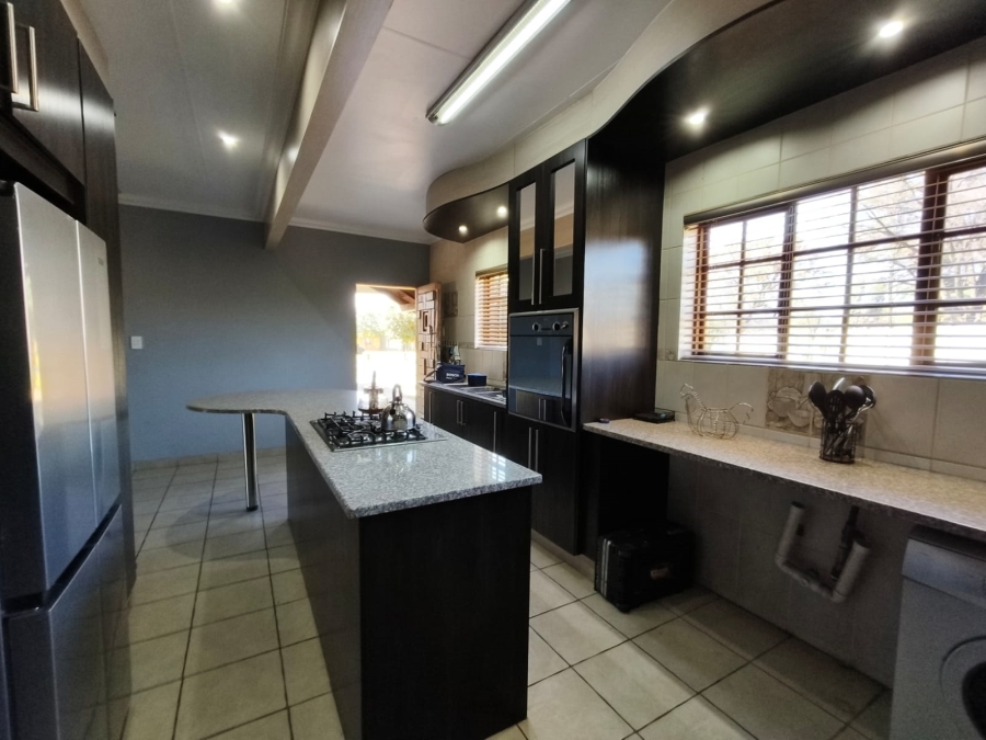 To Let 3 Bedroom Property for Rent in Unitas Park Gauteng