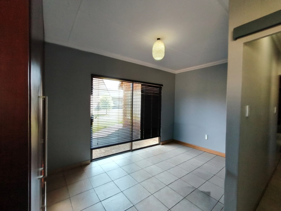 To Let 3 Bedroom Property for Rent in Unitas Park Gauteng