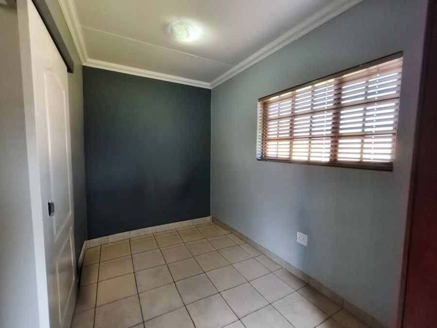 To Let 3 Bedroom Property for Rent in Unitas Park Gauteng