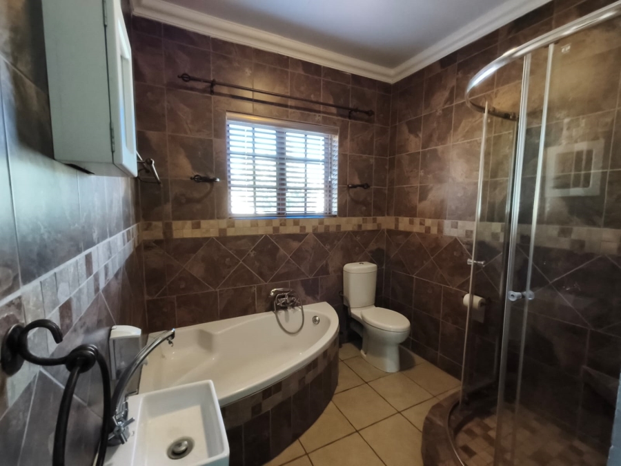 To Let 3 Bedroom Property for Rent in Unitas Park Gauteng