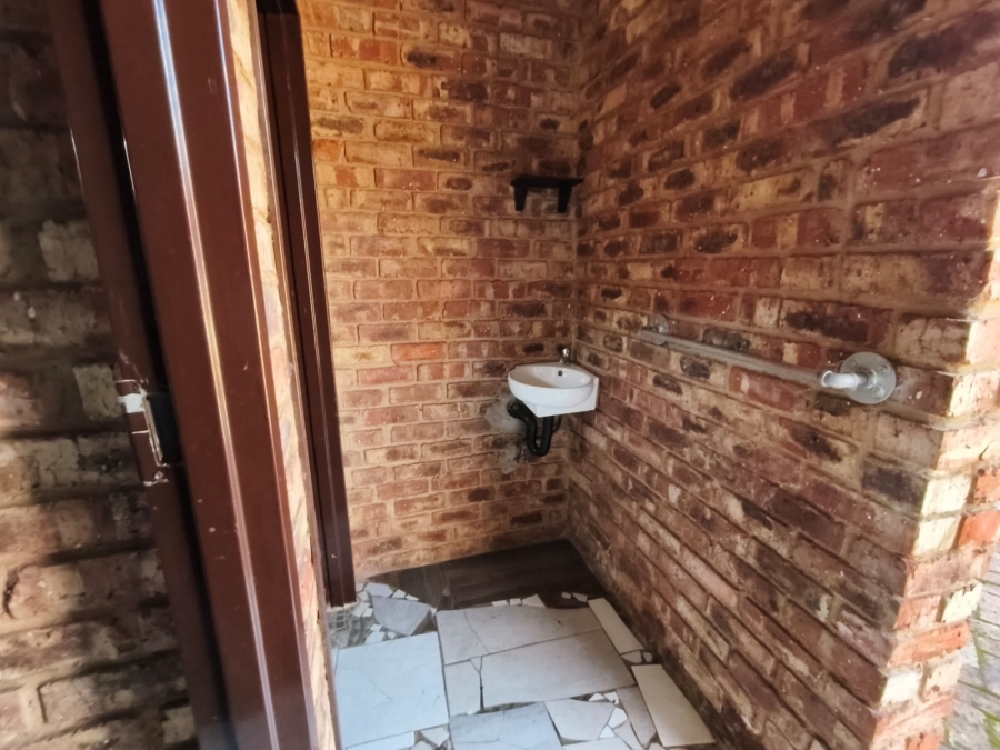 To Let 3 Bedroom Property for Rent in Unitas Park Gauteng