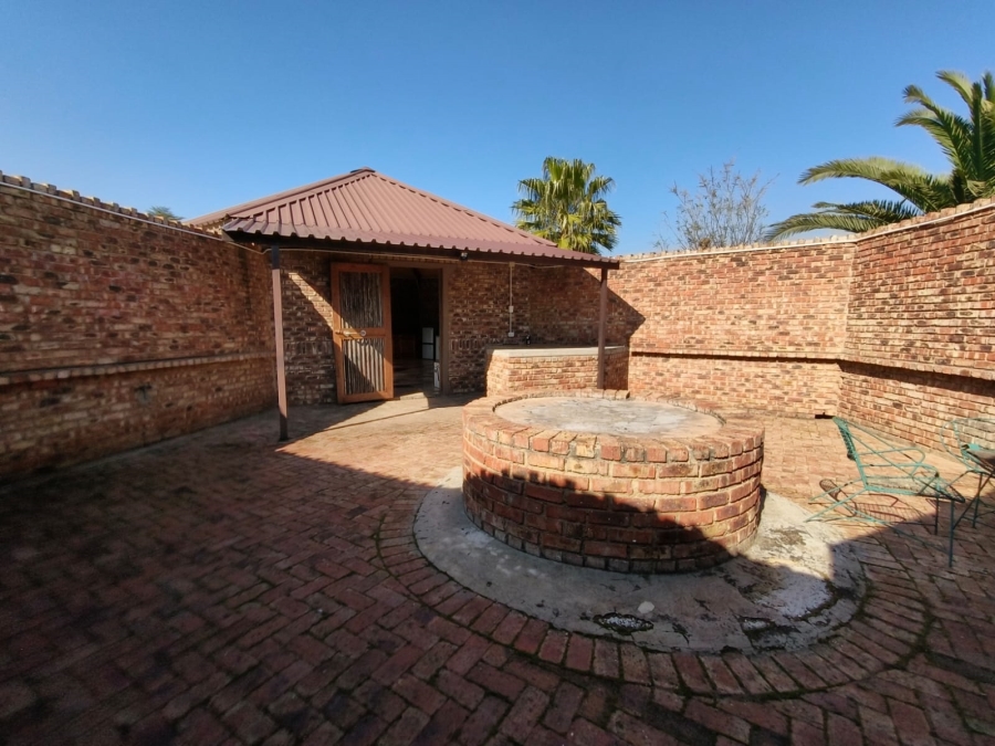 To Let 3 Bedroom Property for Rent in Unitas Park Gauteng