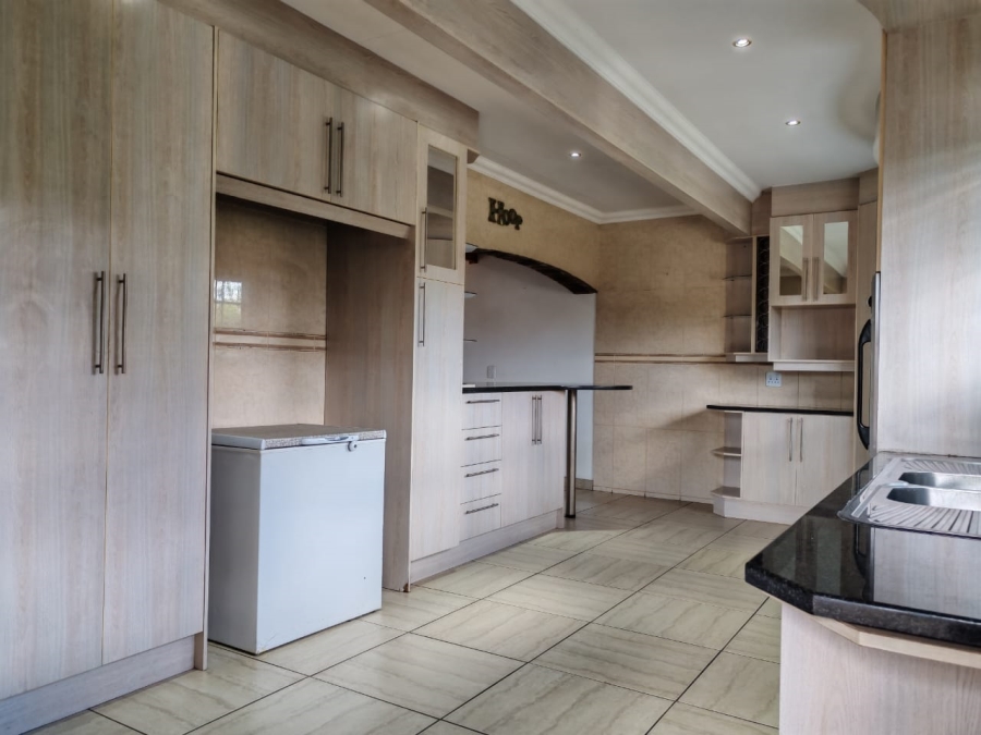 To Let 10 Bedroom Property for Rent in Unitas Park Gauteng