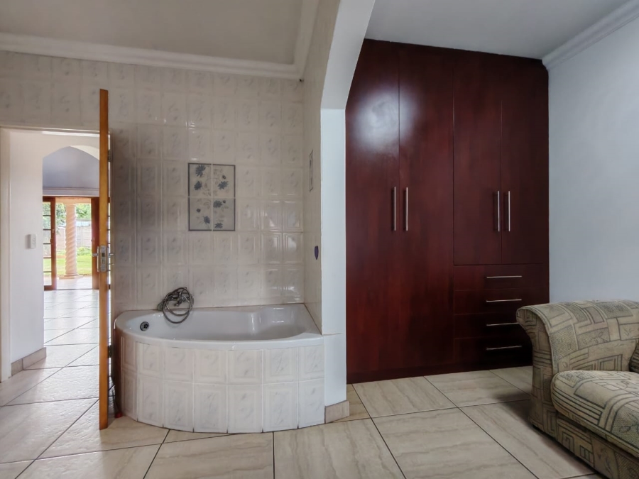 To Let 10 Bedroom Property for Rent in Unitas Park Gauteng