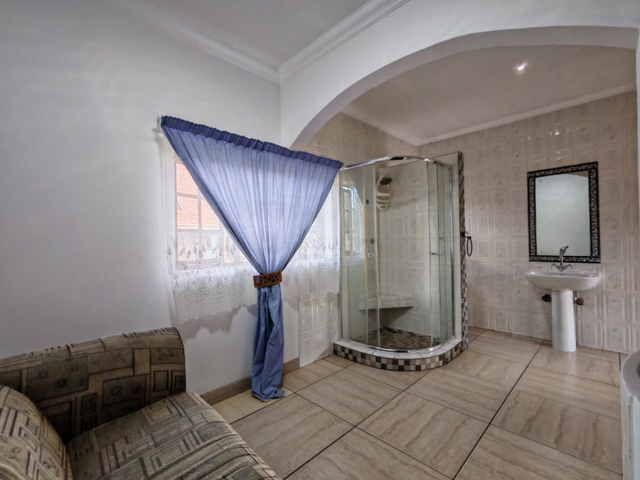 To Let 10 Bedroom Property for Rent in Unitas Park Gauteng