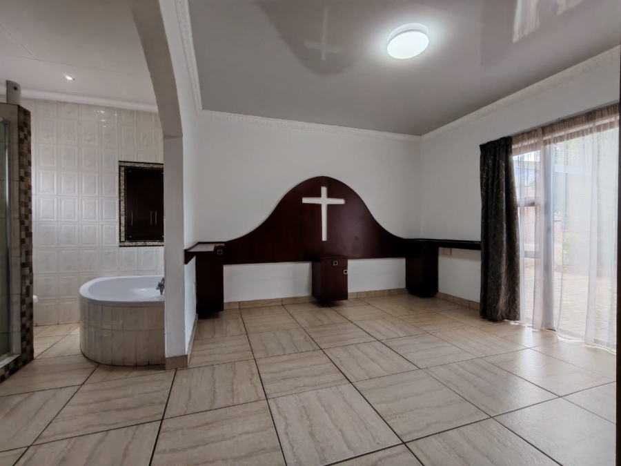 To Let 10 Bedroom Property for Rent in Unitas Park Gauteng