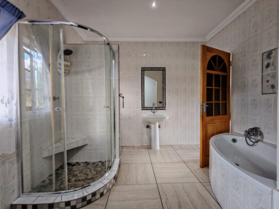To Let 10 Bedroom Property for Rent in Unitas Park Gauteng