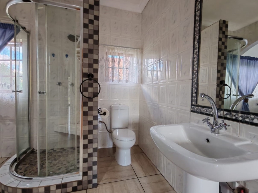 To Let 10 Bedroom Property for Rent in Unitas Park Gauteng