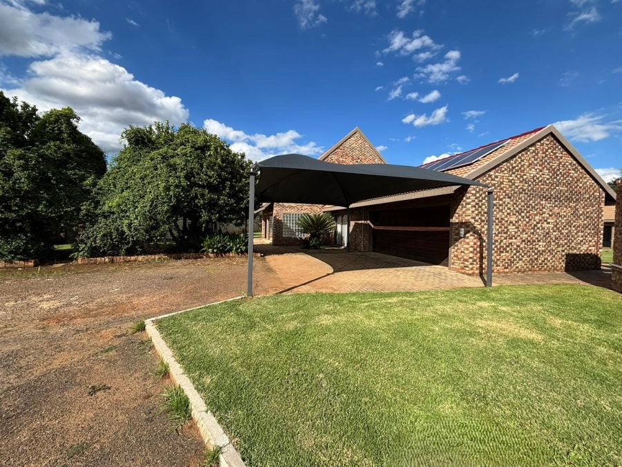 To Let 10 Bedroom Property for Rent in Unitas Park Gauteng