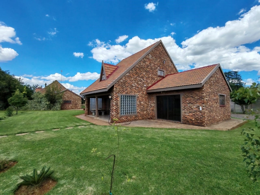 To Let 10 Bedroom Property for Rent in Unitas Park Gauteng