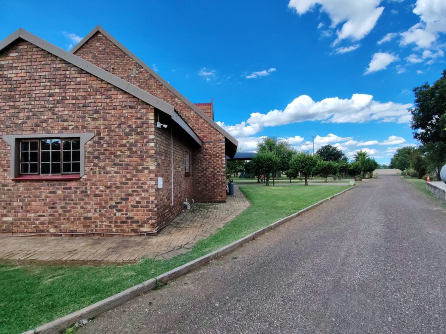 To Let 10 Bedroom Property for Rent in Unitas Park Gauteng