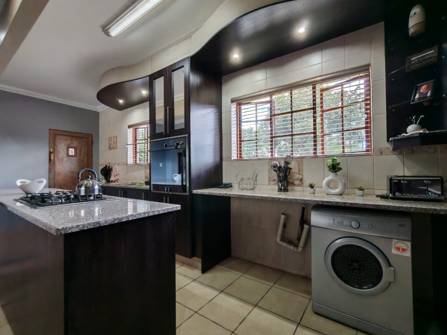 To Let 10 Bedroom Property for Rent in Unitas Park Gauteng