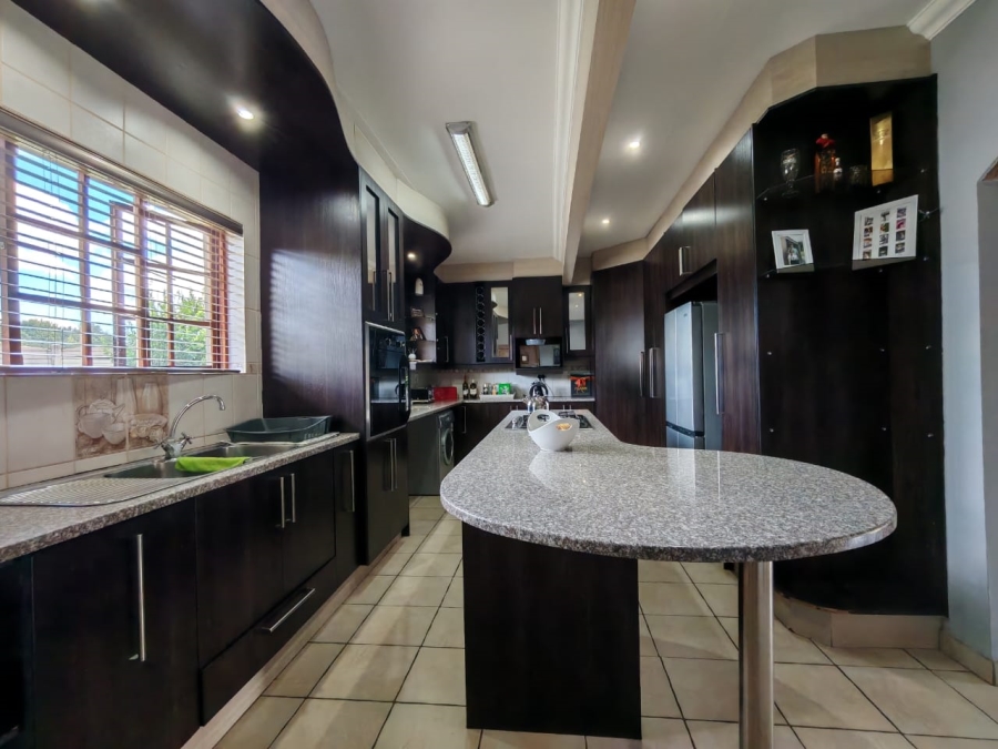 To Let 10 Bedroom Property for Rent in Unitas Park Gauteng