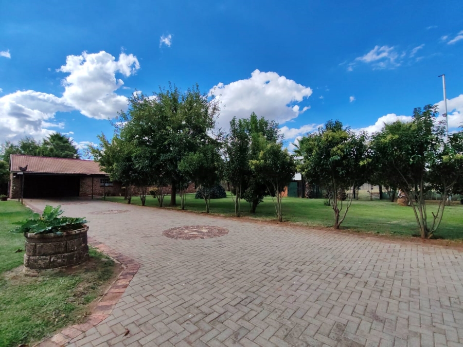 To Let 10 Bedroom Property for Rent in Unitas Park Gauteng