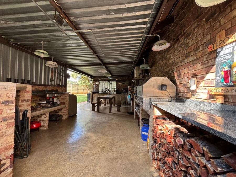 To Let 10 Bedroom Property for Rent in Unitas Park Gauteng