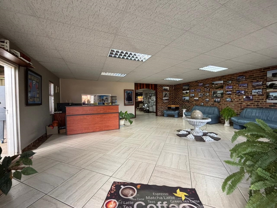 To Let 10 Bedroom Property for Rent in Unitas Park Gauteng