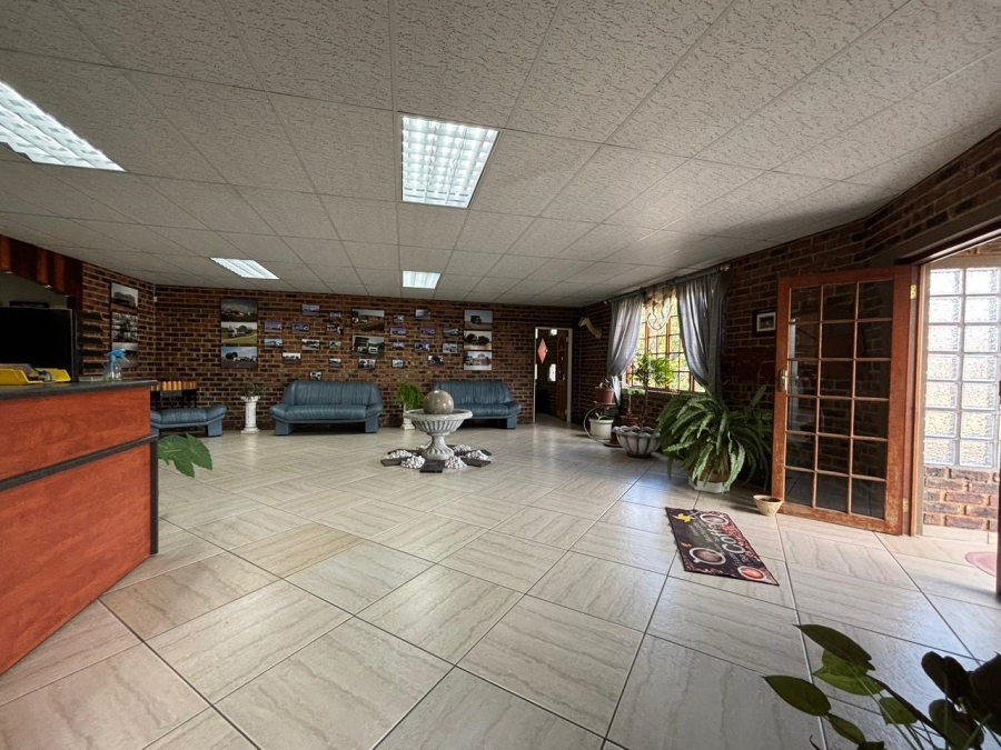 To Let 10 Bedroom Property for Rent in Unitas Park Gauteng