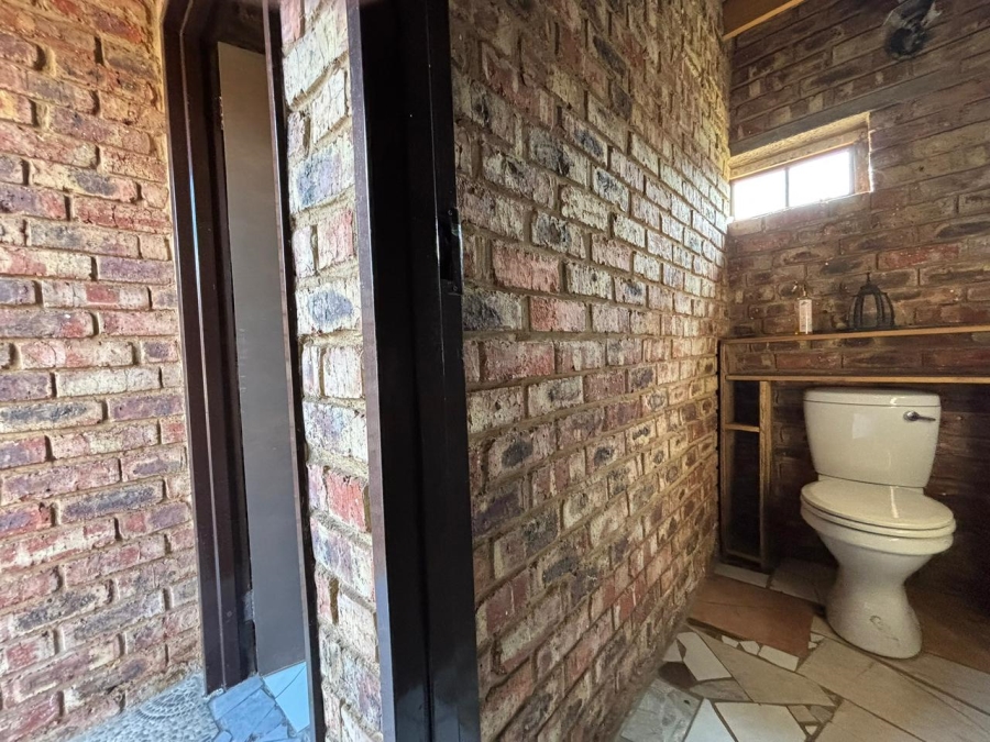 To Let 10 Bedroom Property for Rent in Unitas Park Gauteng