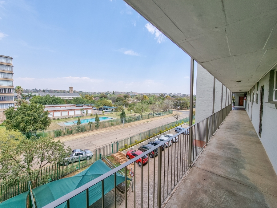 To Let 2 Bedroom Property for Rent in Queenswood Gauteng
