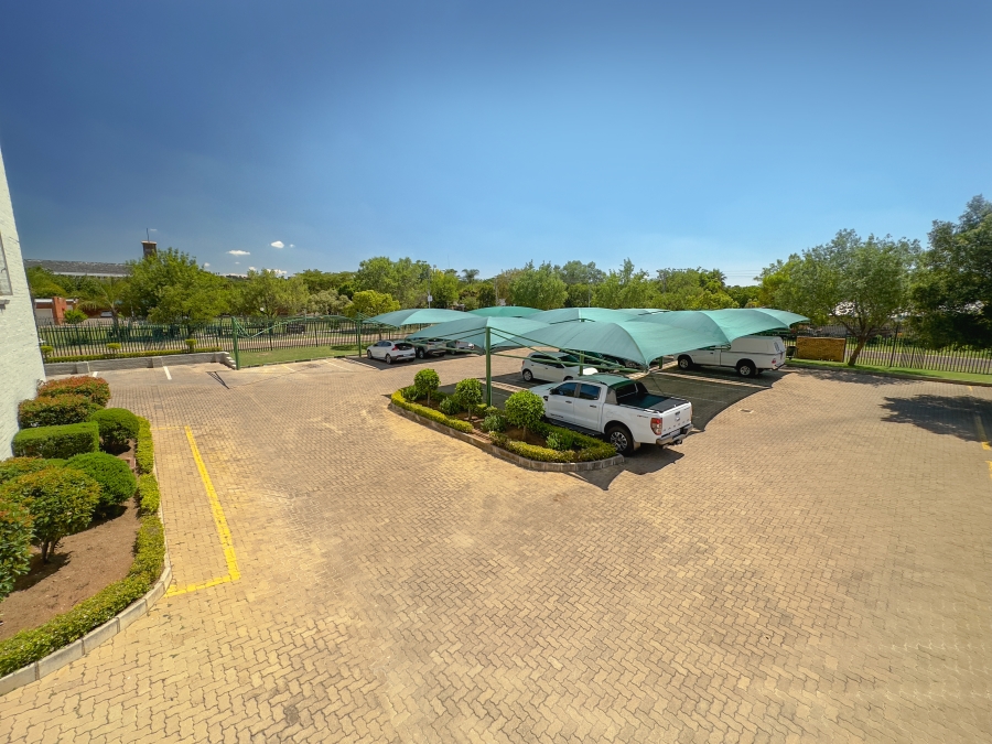 To Let 2 Bedroom Property for Rent in Queenswood Gauteng