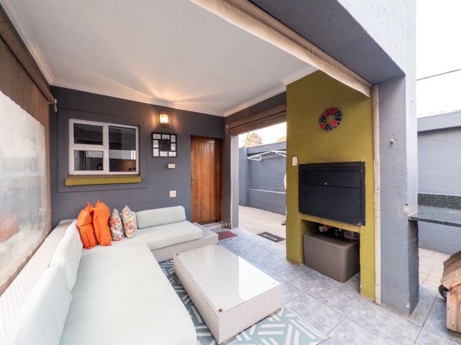 3 Bedroom Property for Sale in Sonneveld Gauteng