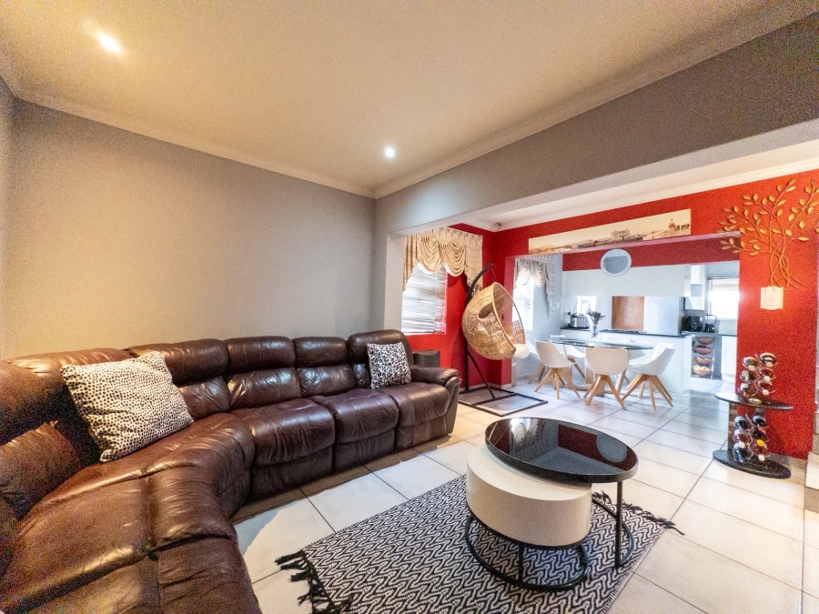 3 Bedroom Property for Sale in Sonneveld Gauteng