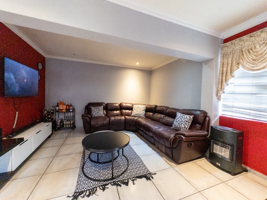 3 Bedroom Property for Sale in Sonneveld Gauteng