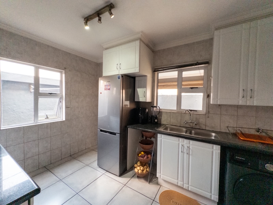 3 Bedroom Property for Sale in Sonneveld Gauteng