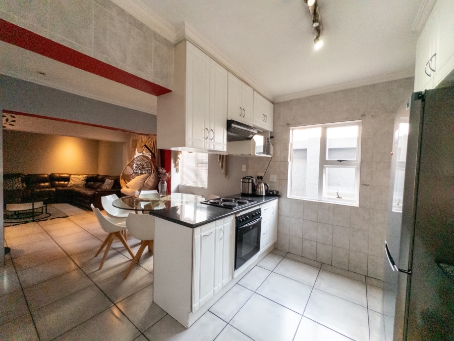 3 Bedroom Property for Sale in Sonneveld Gauteng